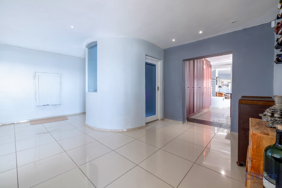 5 Bedroom Property for Sale in Jeffreys Bay Central Eastern Cape